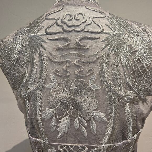 Sue Wong Nocturne Gray Silver Embroidered Lace Sheath Cocktail Dress, Size 8 - Picture 6 of 11